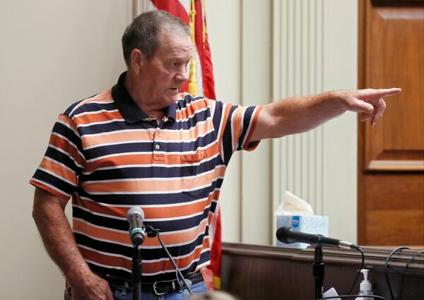   Willard Sanders points out defendant Franklin Gebhardt in the courtroom during Thursday’s testimony. Sanders said he has known Gebhardt most of his life and that Gebhardt had told him he did it.   BOB ANDRES  /BANDRES@AJC.COM