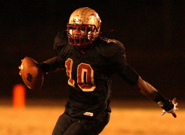 Creekside's QB  Eric Berry (10) scrambles for a first down. (JOHNNY CRAWFORD / AJC file photo)