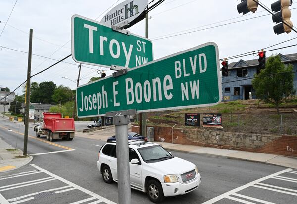 Cars make their way along Joseph E. Boone Boulevard NW, near the train tracks on Wednesday, April 24, 2024. (Hyosub Shin / AJC)