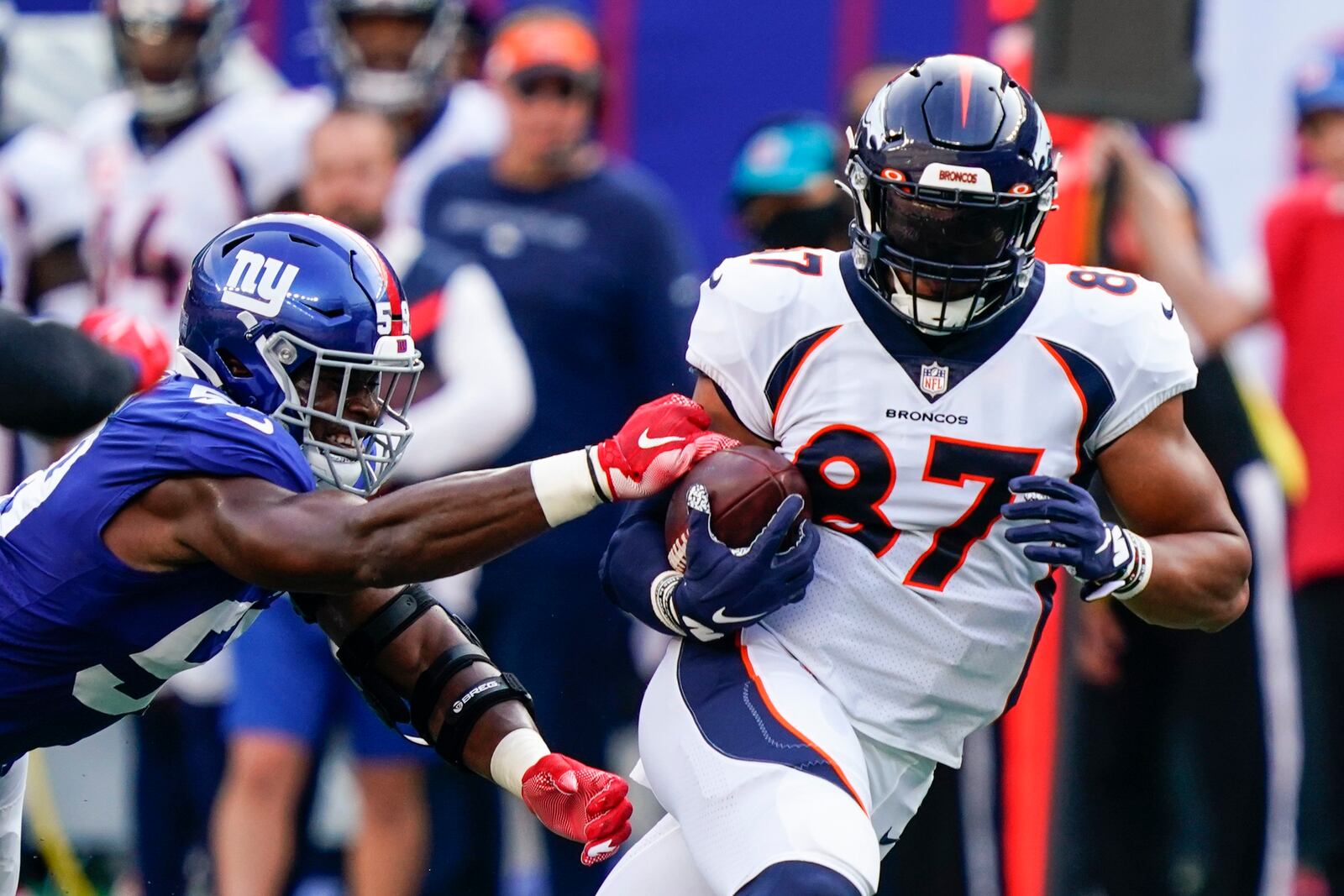 Broncos tight end Noah Fant (87) protects the ball from then-Giants linebacker Lorenzo Carter. Carter recently signed a free-agent deal with the Falcons. (AP Photo/Matt Rourke)