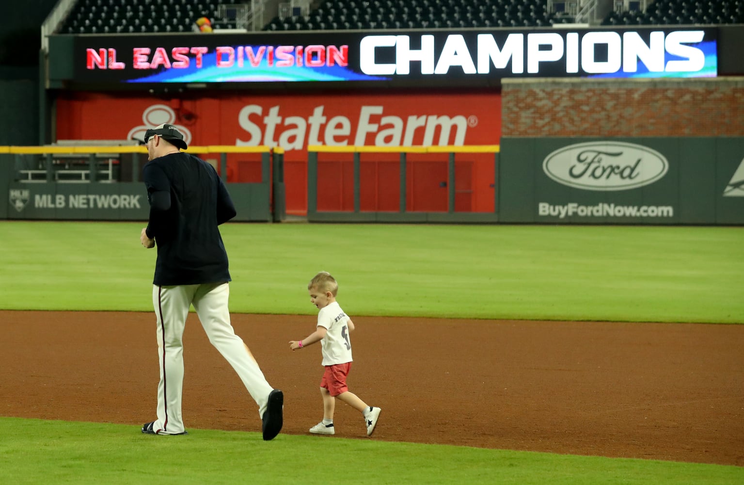 Photos: Braves beat Giants, win East title