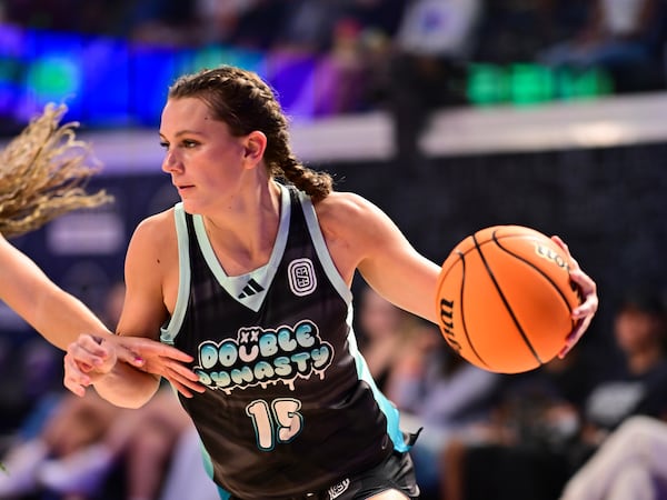 Kate Harping of the Double Dynasty team drives to the basket. (Photo by Adam Hagy/Overtime)