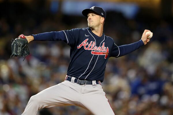 Braves relief pitcher Drew Smyly delivers to a Los Angeles Dodgers batter during the fourth inning. Curtis Compton / curtis.compton@ajc.com 