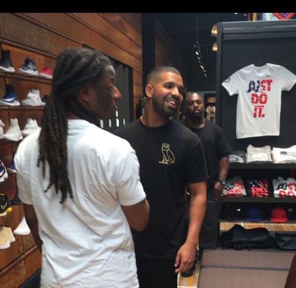 Somebody tweeted their snap about Drake at Lenox. We applaud that sort of multitasking. Just do it, indeed!