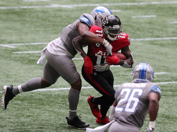 Falcons wide receiver Julio Jones makes a first-down reception against the Detroit Lions during the first half Sunday, Oct. 25, 2020, at Mercedes-Benz Stadium in Atlanta. (Curtis Compton / Curtis.Compton@ajc.com)