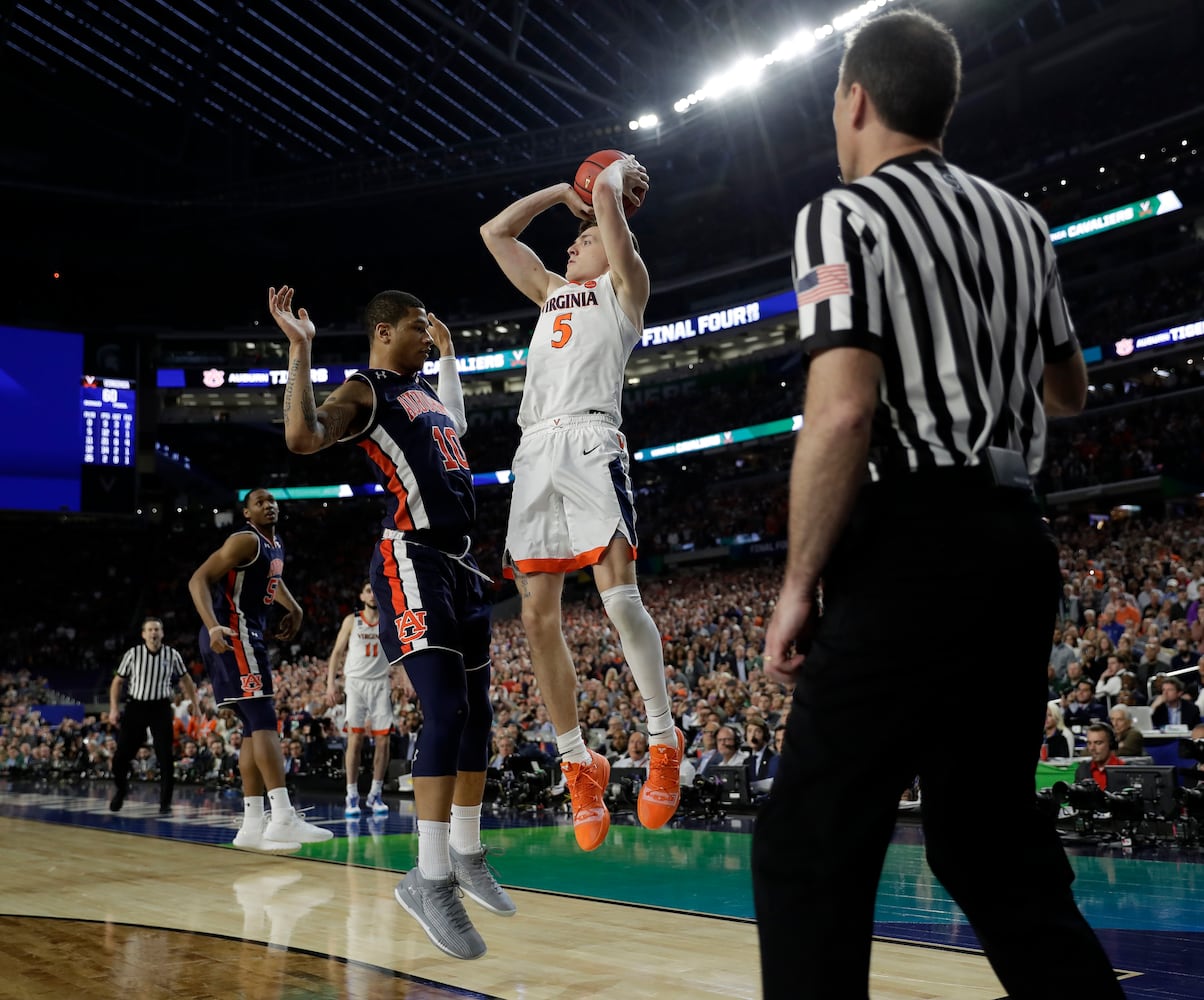 Photos: Did Auburn foul Virginia’s Kyle Guy?