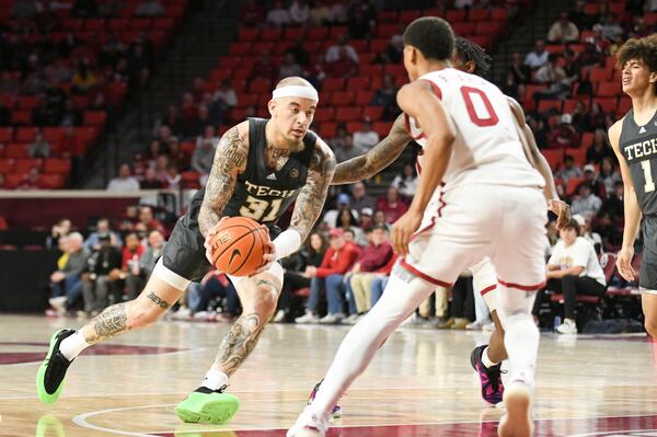 Georgia Tech forward Duncan Powell (31) drives past Oklahoma guard Jeremiah Fears (0) during the second half of an NCAA college basketball game, Tuesday, Dec. 3, 2024, in Norman, Okla. (AP Photo/Kyle Phillips)