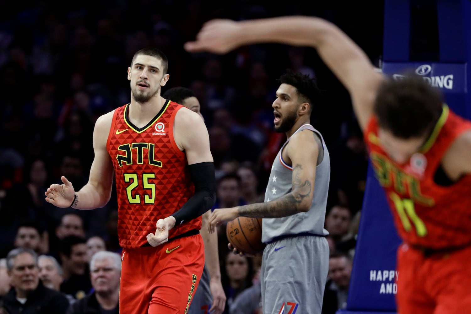 Photos: Hawks surprise the 76ers