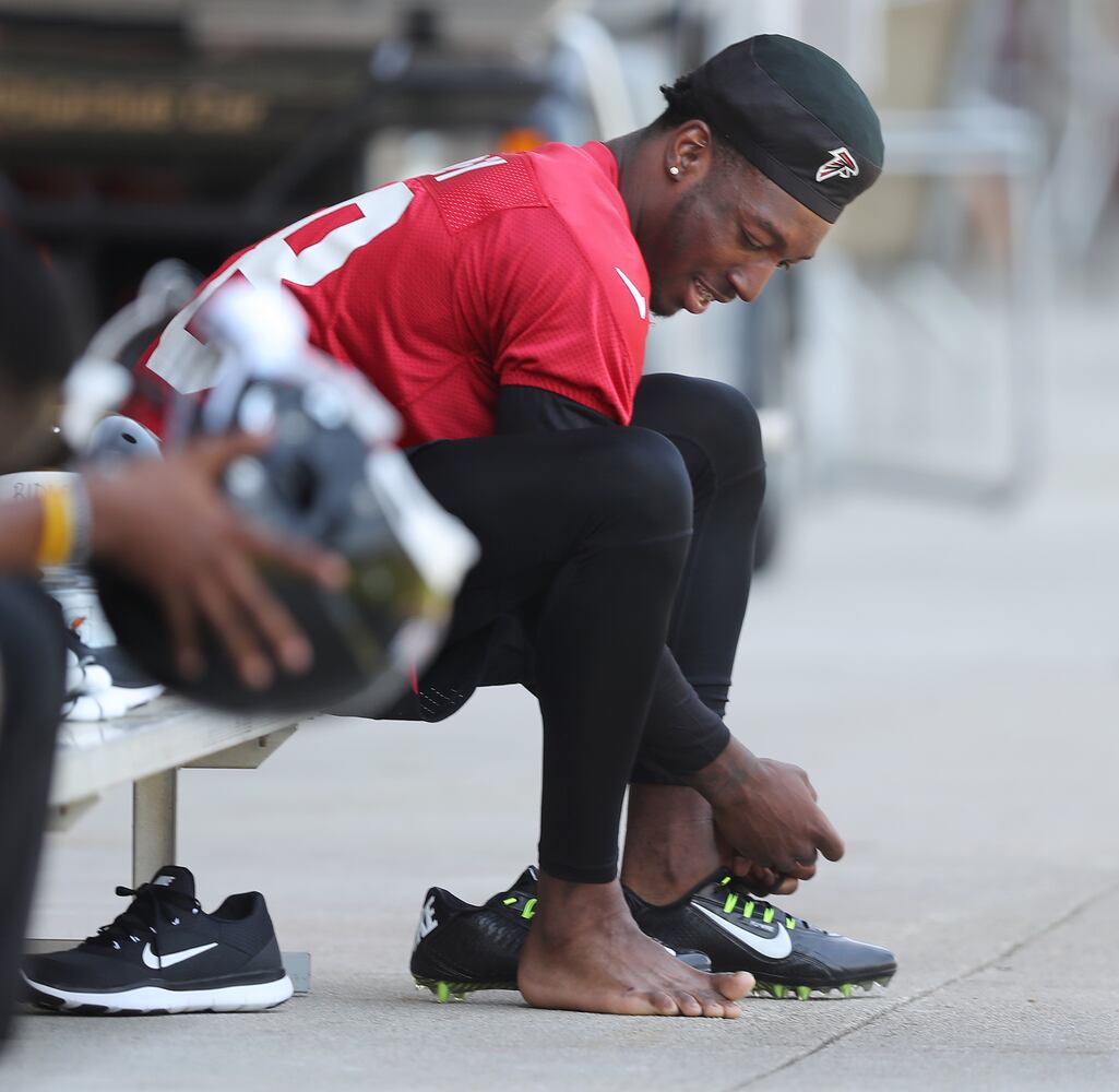 Photos: Falcons rookies hit the field at mini-camp