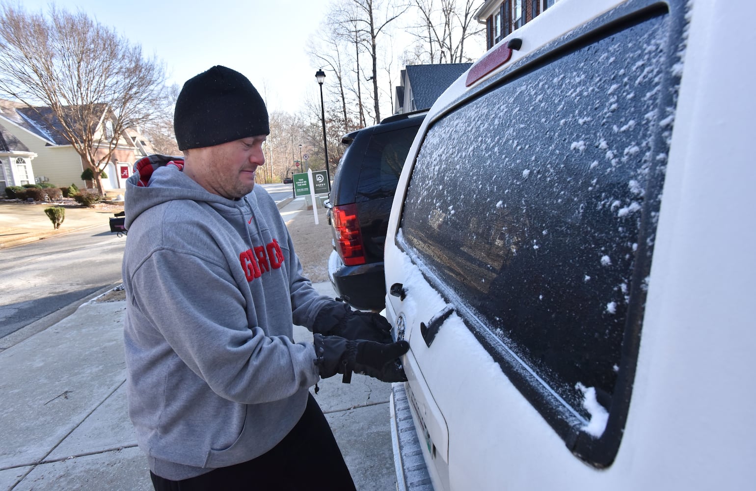 Snow and ice hit Atlanta