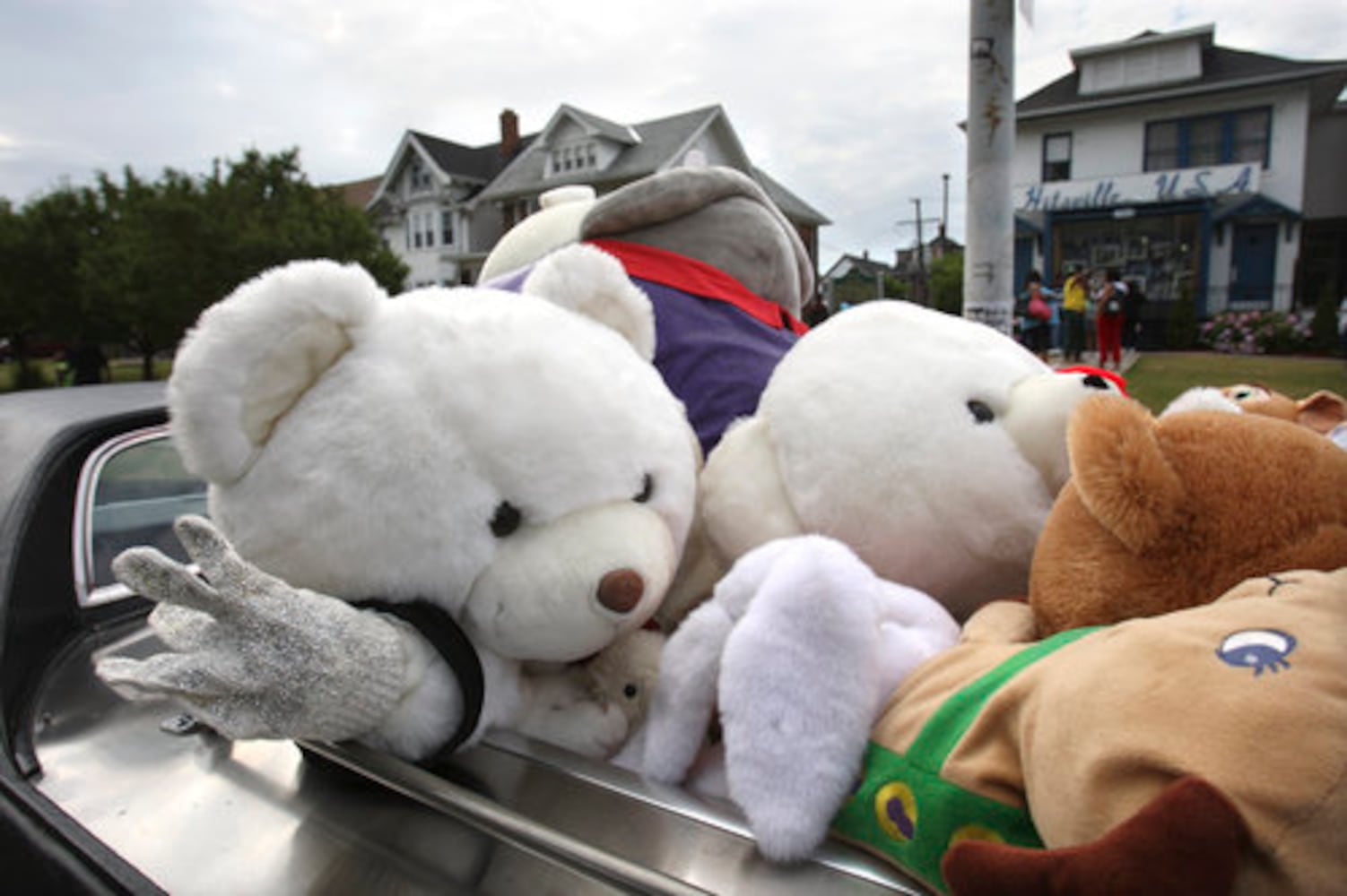 Michael Jackson memorial buried in Detroit