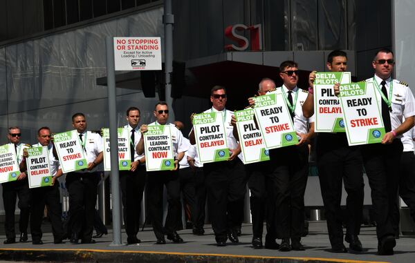 September 1, 2022 Atlanta - Delta pilots conduct informational picketing at the south terminal at Hartsfield-Jackson Atlanta International Airport ahead of the busy Labor Day travel weekend as they push for a new labor contract on Thursday, September 1, 2022. (Hyosub Shin / Hyosub.Shin@ajc.com)