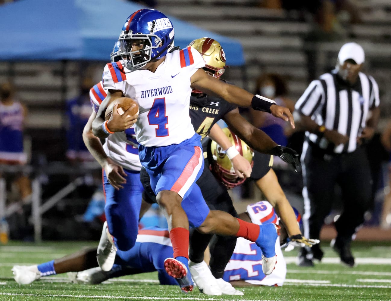 Sept. 24, 2021 - Johns Creek, Ga: Riverwood quarterback Avery Smith (14) runs for yardage during the first half against Johns Creek at Johns Creek high school Friday, September 24, 2021 in Johns Creek, Ga.. JASON GETZ FOR THE ATLANTA JOURNAL-CONSTITUTION