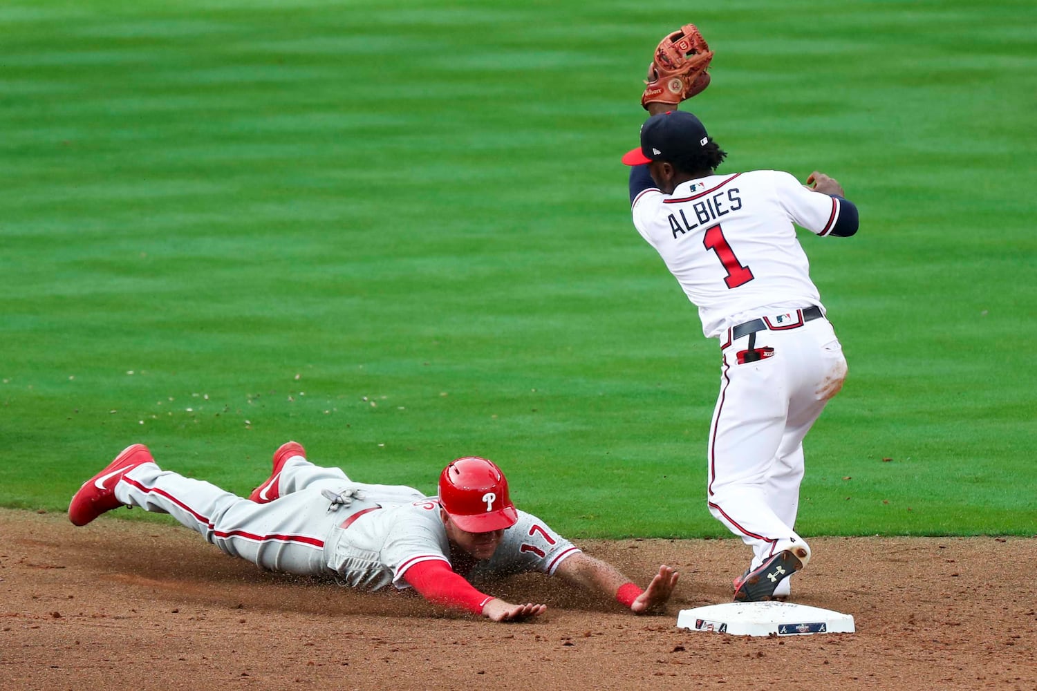 Photos: Markakis gives Braves a walkoff win over the Phillies