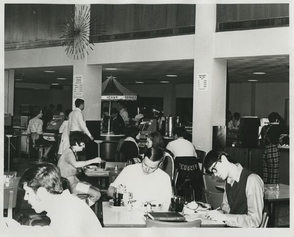 University of Georgia students dine in the old Bolton Hall dining room during the 1969-70 school year. Courtesy of Hargrett Library