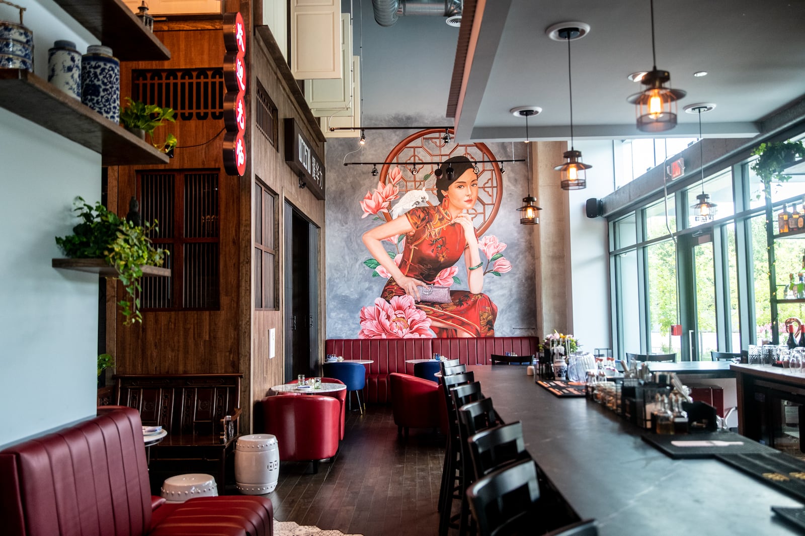 Yao's interior bar and dining area. (Mia Yakel for The Atlanta Journal-Constitution)