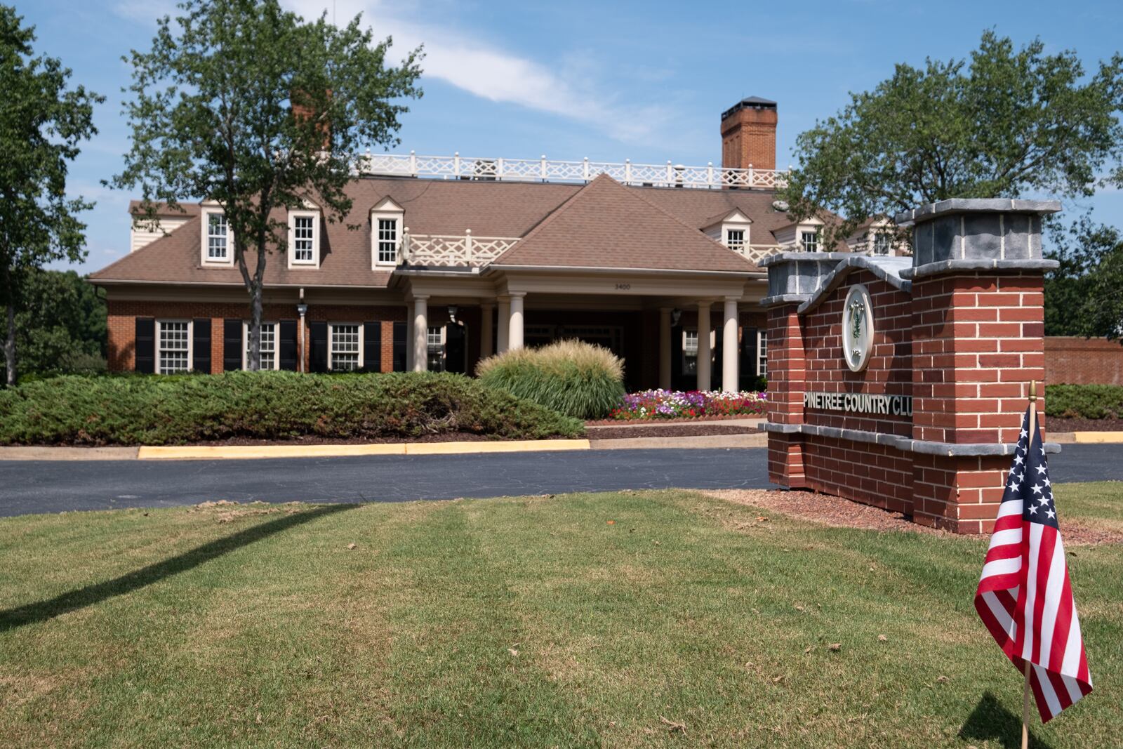 210706-Kennesaw-The front of the Pinetree Country Club in Kennesaw where golf pro Gene Siller, who was shot and killed on the 10th green Saturday. Ben Gray for the Atlanta Journal-Constitution