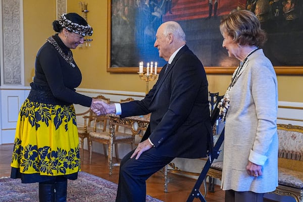 Norway's King Harald, centre, and Queen Sonja, right, welcome Rapa Nui Chilean politician Laura Tarita Rapu Alarcon, at the Royal Palace, in Oslo, Norway, Tuesday, Nov. 12, 2024. (Lise Aaserud/NTB Scanpix via AP)