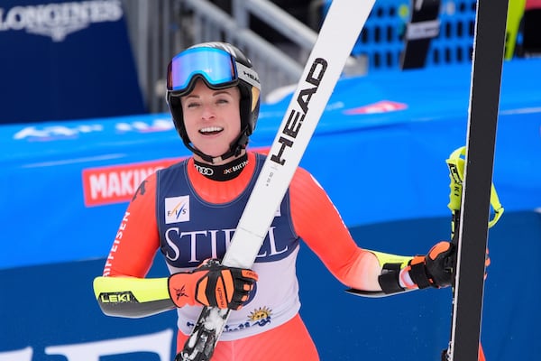 La Lara Gut-Behrami de Suiza reacciona después de su carrera durante una carrera súper G femenina en las Finales de la Copa Mundial, el domingo 23 de marzo de 2025, en Sun Valley, Idaho. (AP Photo/John Locher)