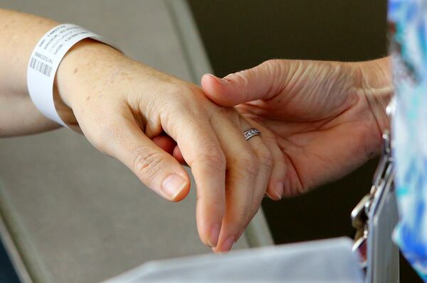 An Atlanta nurse checks on a patient who has ovarian cancer. (Curtis Compton/curtis.compton@ajc.com)