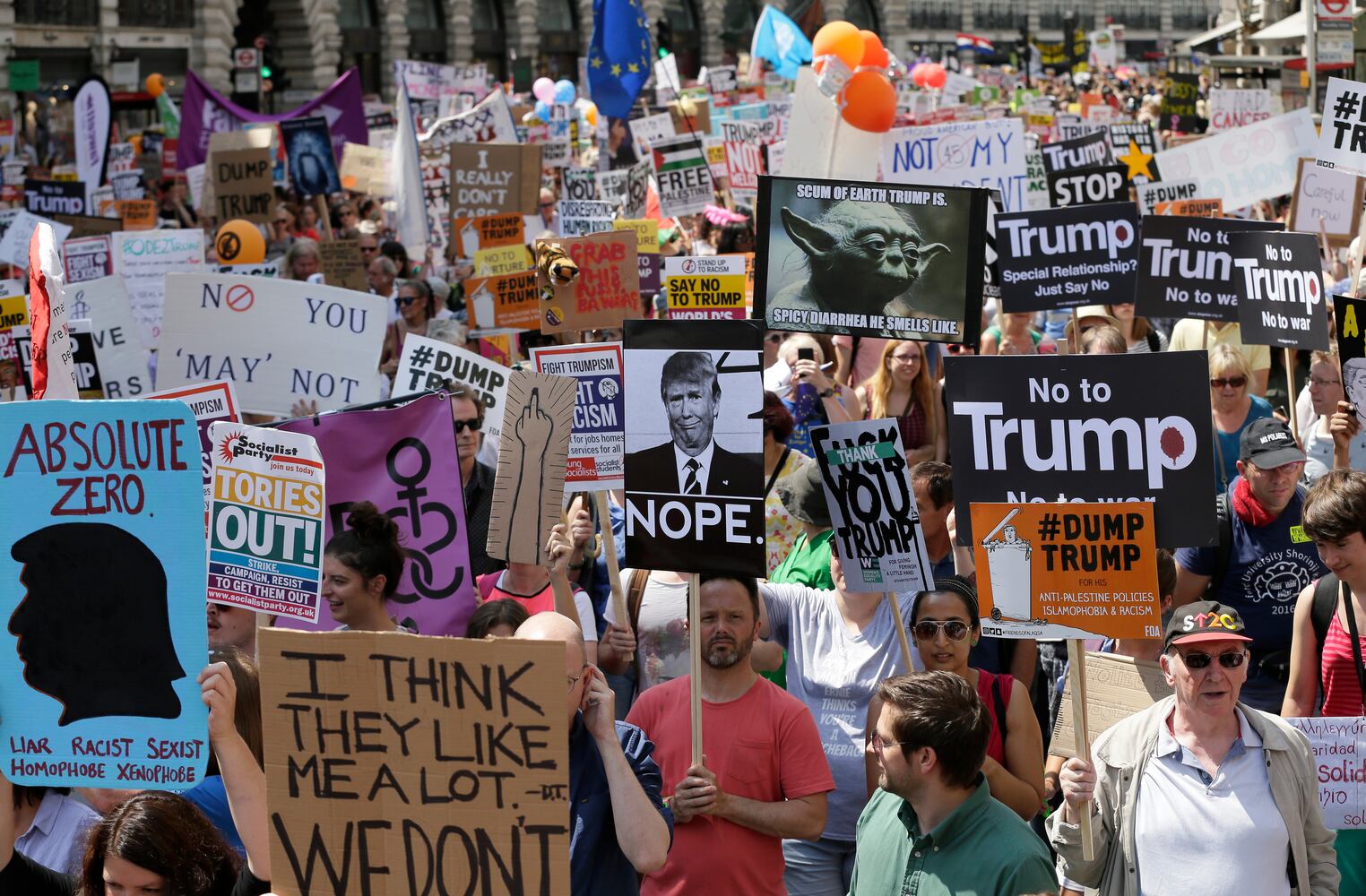 Photos: Protesters greet Trump during UK visit