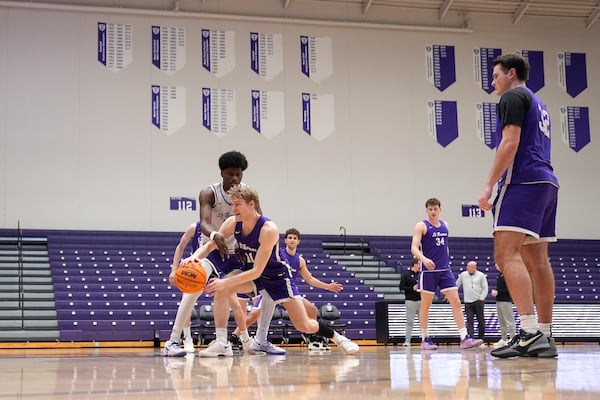 St. Thomas guard Drake Dobbs (11) takes part in drills during NCAA college basketball practice, Wednesday, Feb. 26, 2025, in St. Paul, Minn. (AP Photo/Abbie Parr)