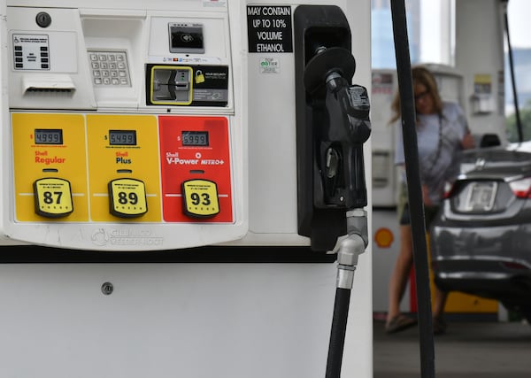 Gov. Brian Kemp has once again issued an executive order extending a suspension on the state's motor fuel tax of 29.1 cents per gallon of gasoline. (Hyosub Shin / Hyosub.Shin@ajc.com)