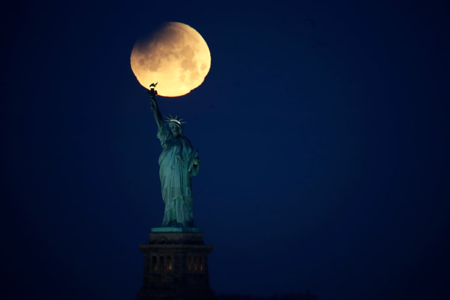 Photos: Super blue blood moon eclipse 2018