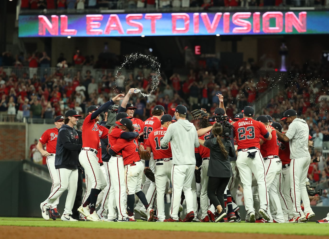 Photos: Braves beat Giants, win East title