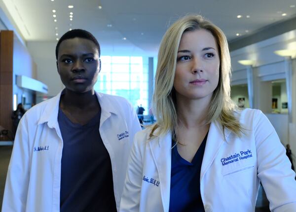  THE RESIDENT: L-R: Shaunette Rene Wilson and Emily VanCamp in the "Independence Day" time period premiere episode of THE RESIDENT airing Monday, Jan. 22 (9:00-10:00 PM ET/PT) on FOX ©2017 Fox Broadcasting Co. Cr: Guy D'Alema/FOX