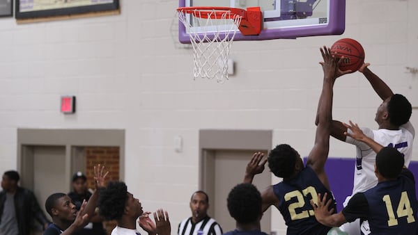  Thornton goes up for a jumper. (Henry Taylor/AJC)