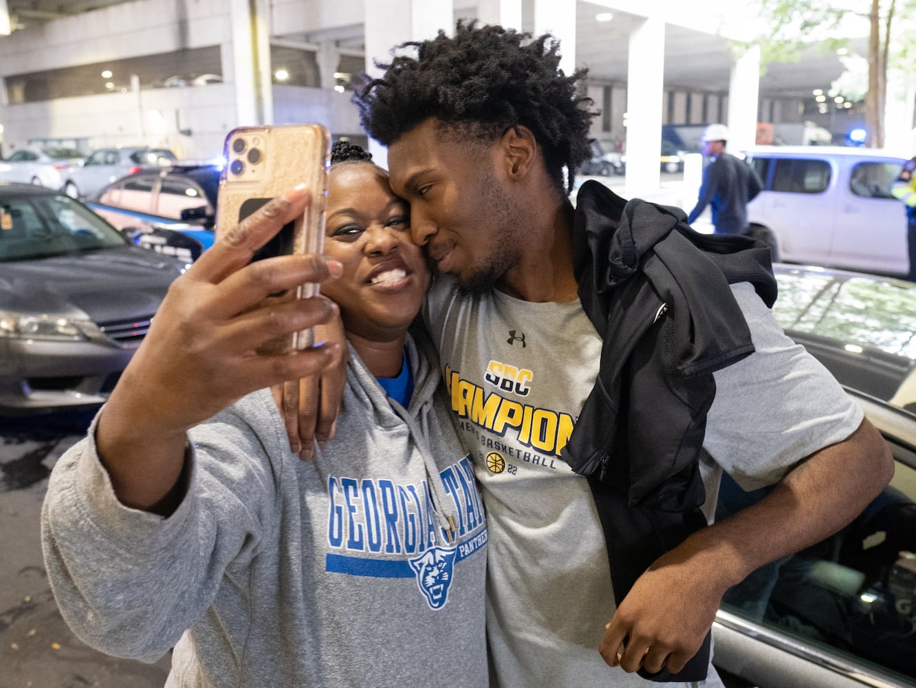 220308-Atlanta-Tina Clyce celebrates with her son Jamall after the Georgia State University basketball team returned home Tuesday, March 8, 2022, after the team won the Sun Belt Conference championship. Ben Gray for The Atlanta Journal-Constitution