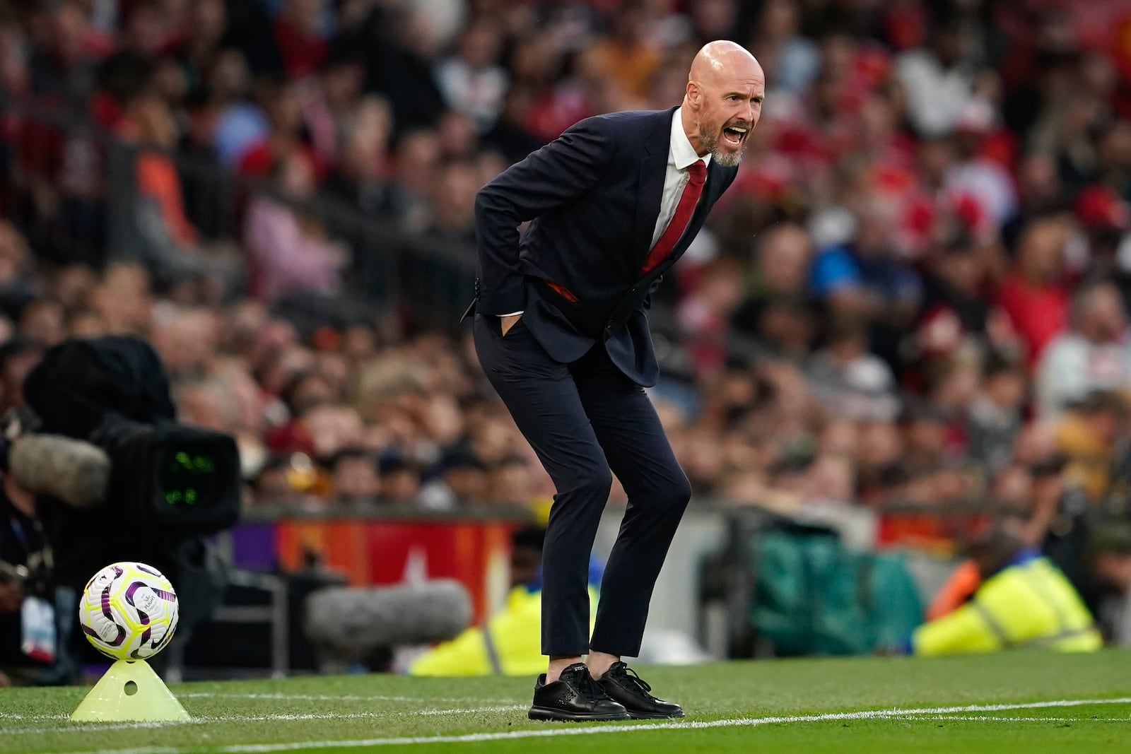 FILE - Manchester United's head coach Erik ten Hag shouts out from the touchline during the English Premier League soccer match between Manchester United and Fulham at Old Trafford, Friday, Aug. 16, 2024, in Manchester, England. (AP Photo/Dave Thompson, File)