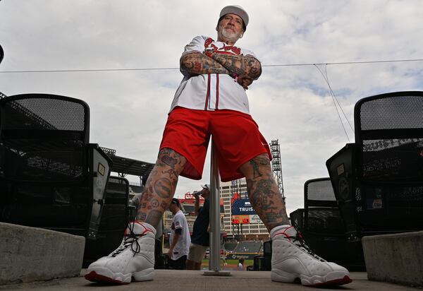 Steve Disney prepares for the Atlanta Braves home game against the St. Louis Cardinals at Truist Park on Sept. 6. (Hyosub Shin / Hyosub.Shin@ajc.com)