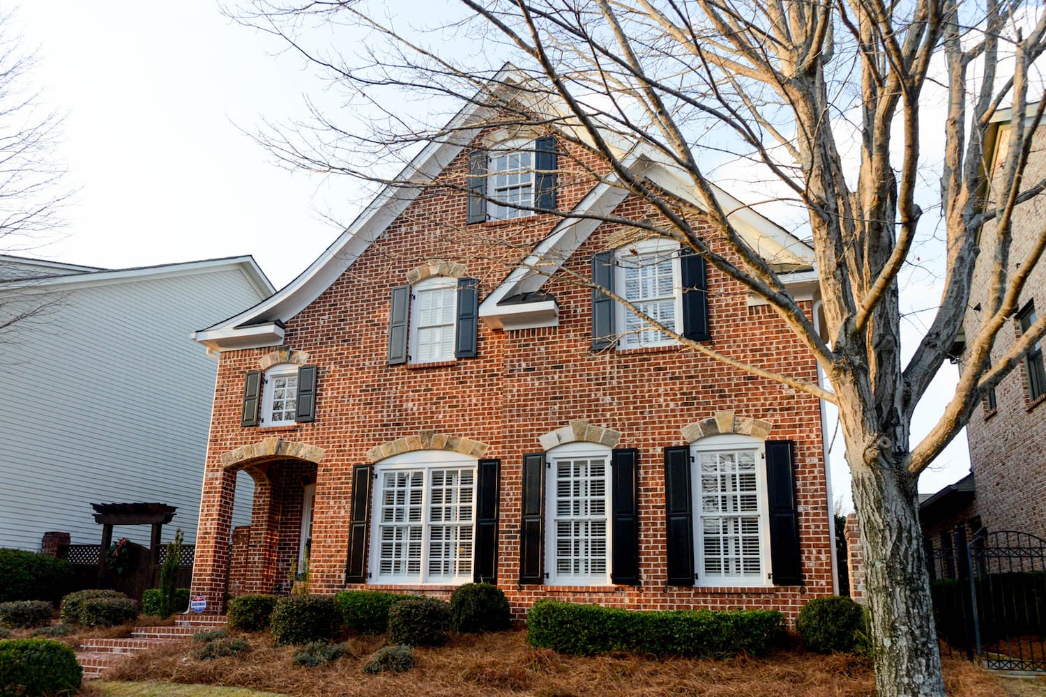 Alpharetta cottage shines with transitional update