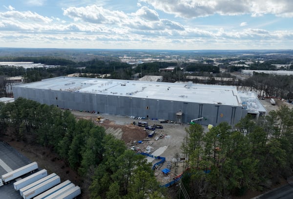 An aerial photograph shows the construction site of one of five data centers that DataBank operates in Atlanta. (Hyosub Shin / Hyosub.Shin@ajc.com)