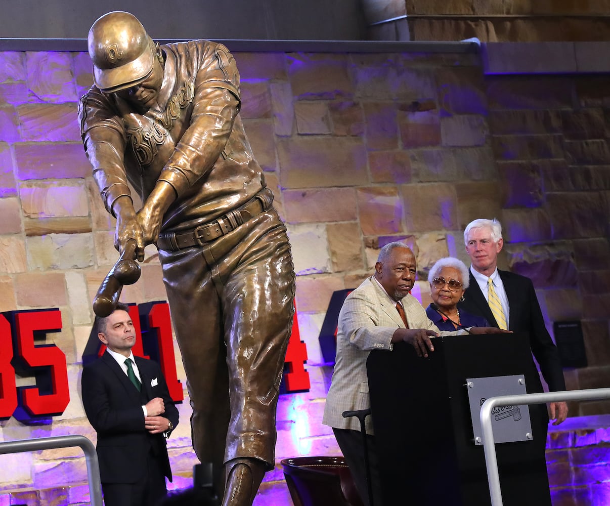 SunTrust Park honors Hank Aaron