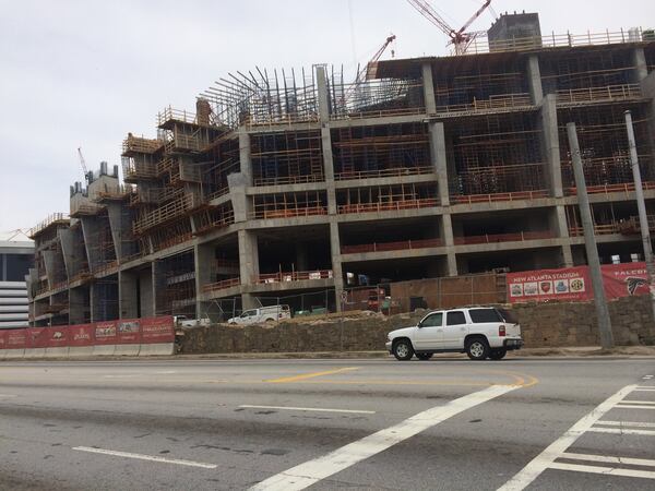 The construction of the new stadium is moving along. (By D. Orlando Ledbetter/Dledbetter@ajc.com)