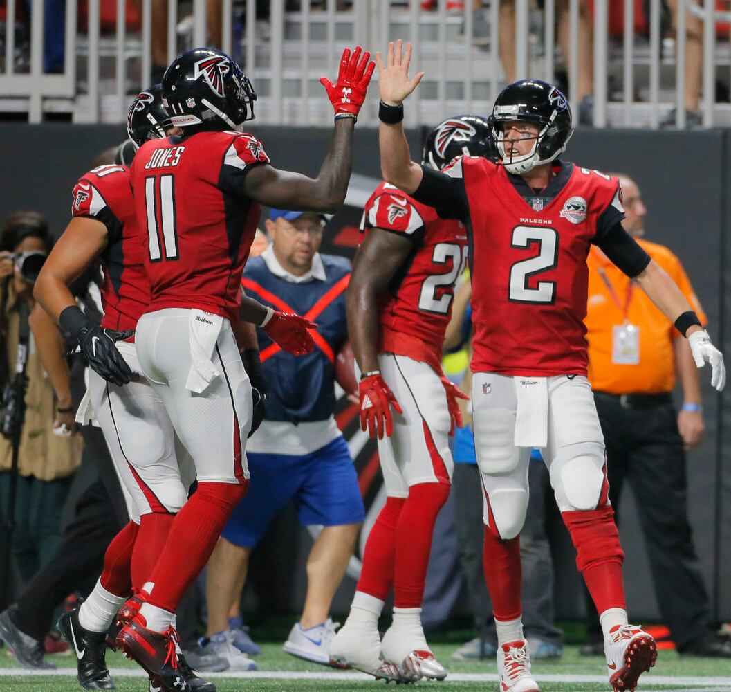 Photos: Falcons are tested by the Packers