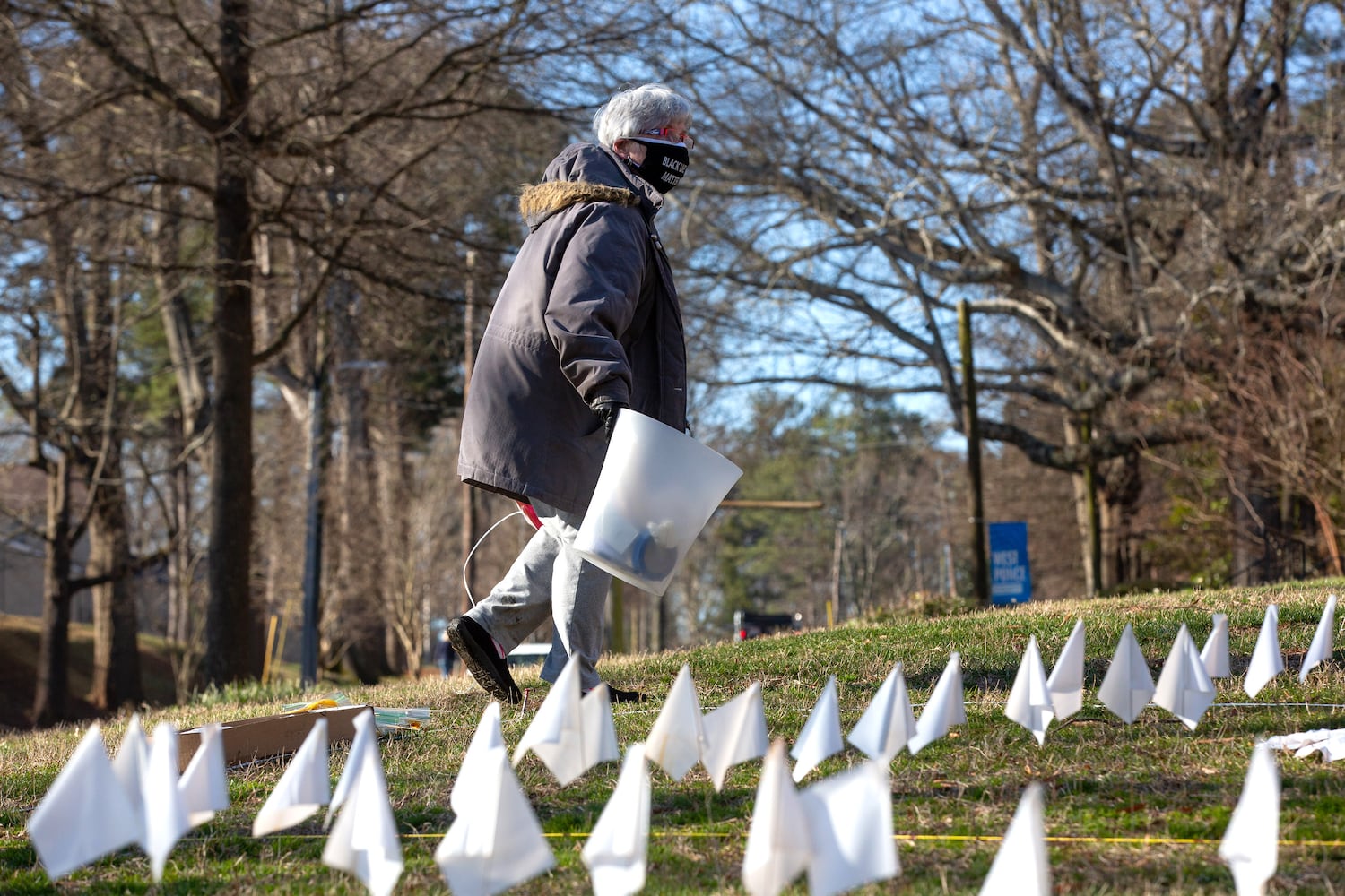 Decatur volunteers planting 15,000 (or 16,000)