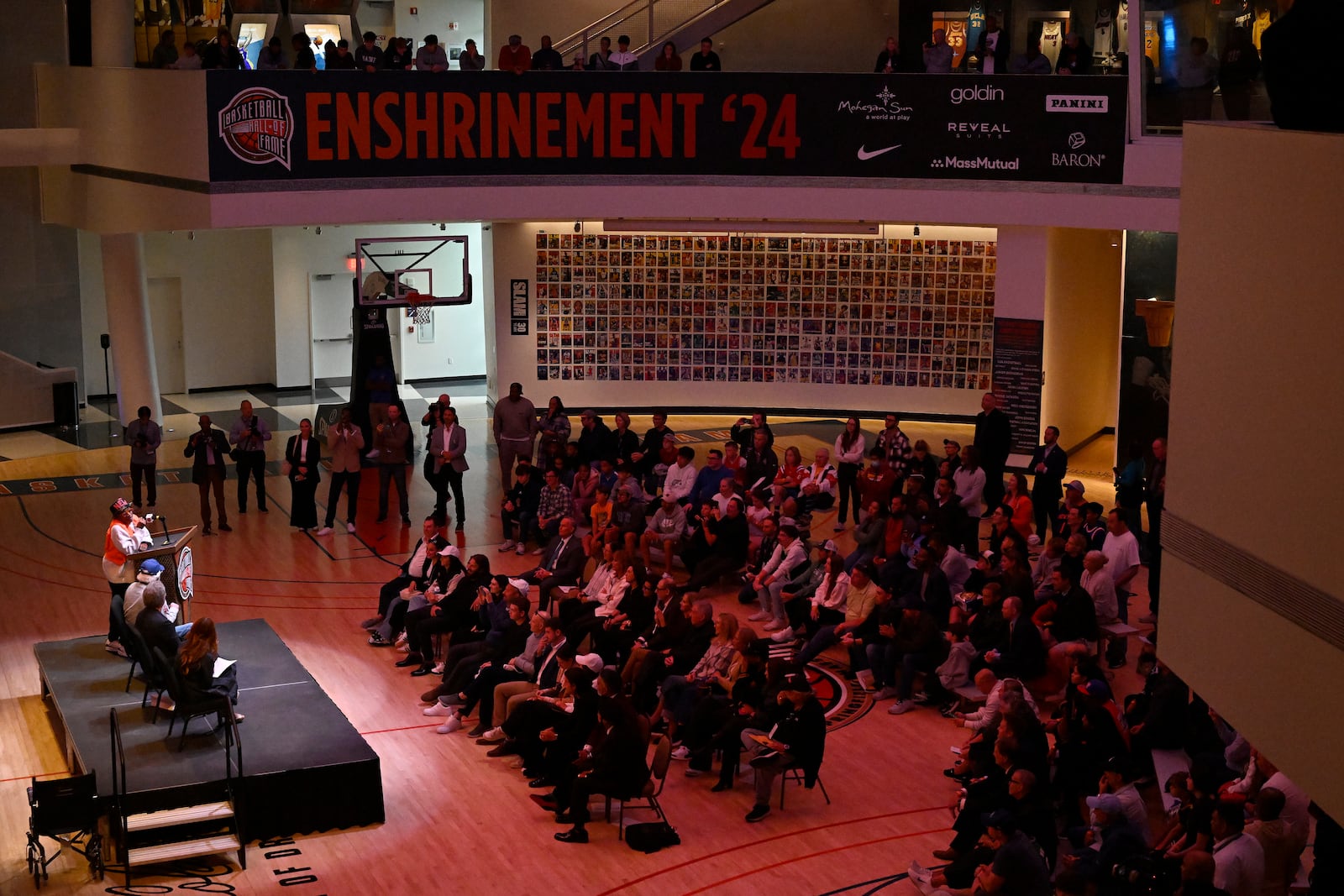 Film director Spike Lee, upper left, speaks at a superfan ceremony at the Basketball Hall of Fame, Sunday, Oct. 13, 2024, in Springfield, Mass. Lee, actor Jack Nicholson, comedian Billy Crystal and businessman Alan Horwitz are being added to the Naismith Memorial Basketball Hall of Fame's James F. Goldstein SuperFan Gallery. (AP Photo/Jessica Hill)