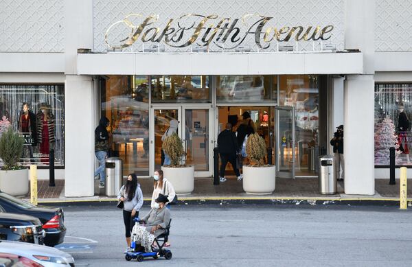 The exterior of Phipps Plaza in Buckhead. (Hyosub Shin / Hyosub.Shin@ajc.com)