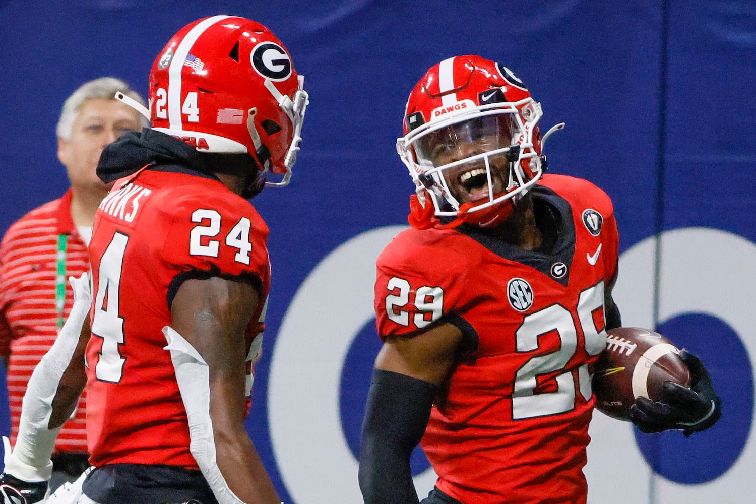 Georgia Bulldogs defensive back Christopher Smith (29) runs back a blocked LSU Tigers field goal attempt for 95 yards and a touchdown during the first half of the SEC Championship Game at Mercedes-Benz Stadium in Atlanta on Saturday, Dec. 3, 2022. (Bob Andres / Bob Andres for the Atlanta Constitution)