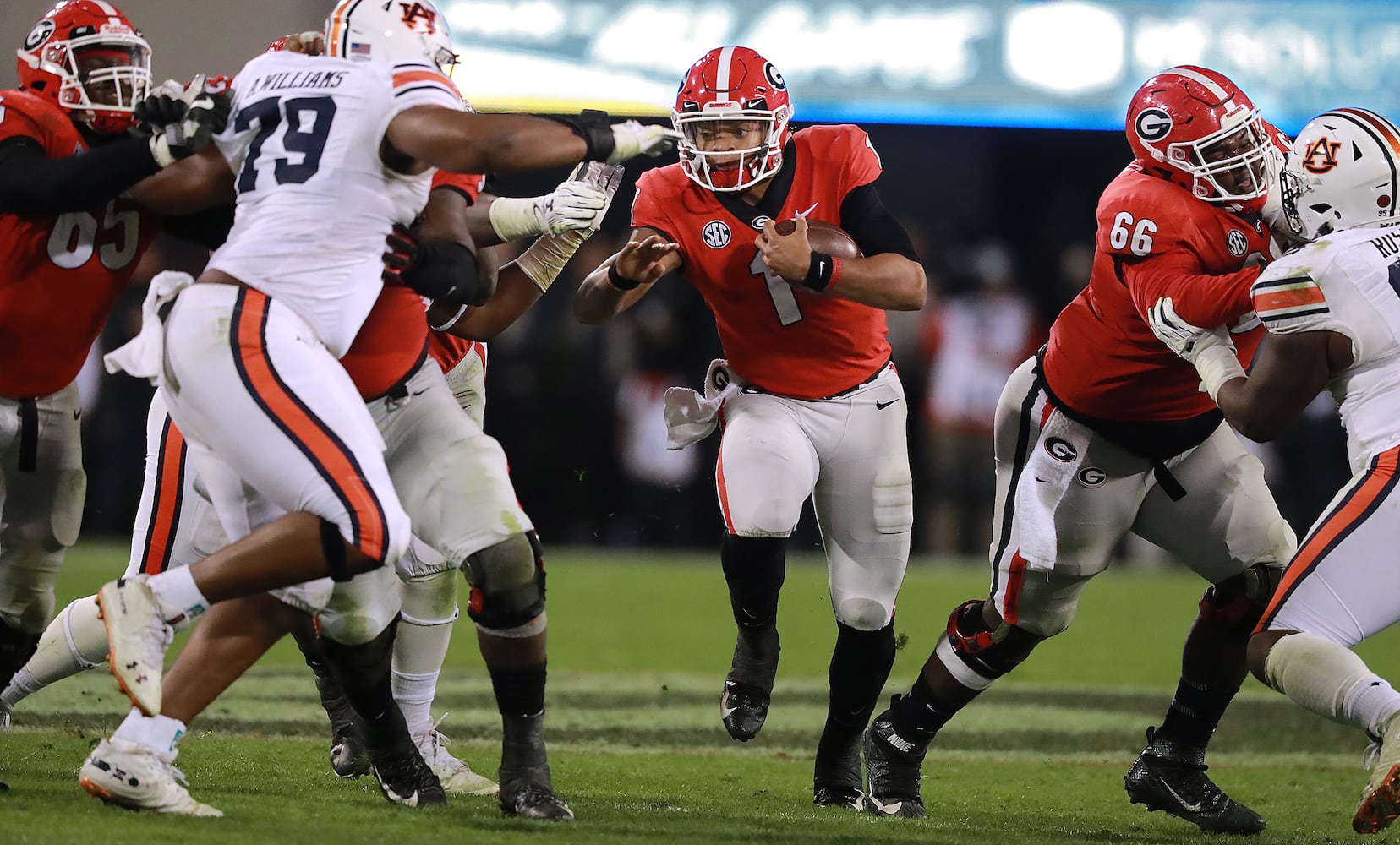 Photos: Bulldogs handle Auburn, improve to 9-1