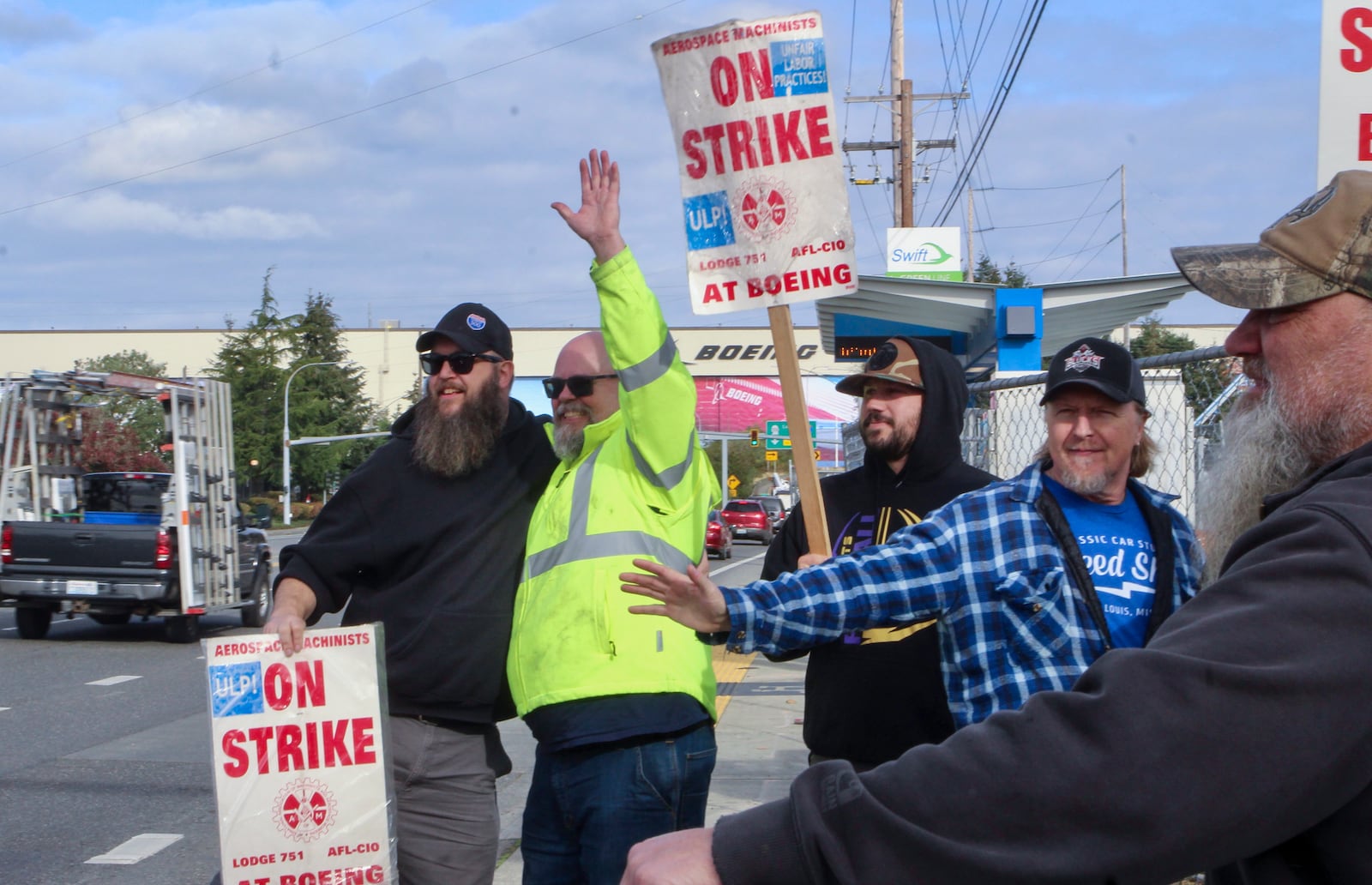 Union machinists wave signs next to company's factory in Everett, Wash., on Tuesday, Oct. 22, 2024. (AP Photo/Manuel Valdes)