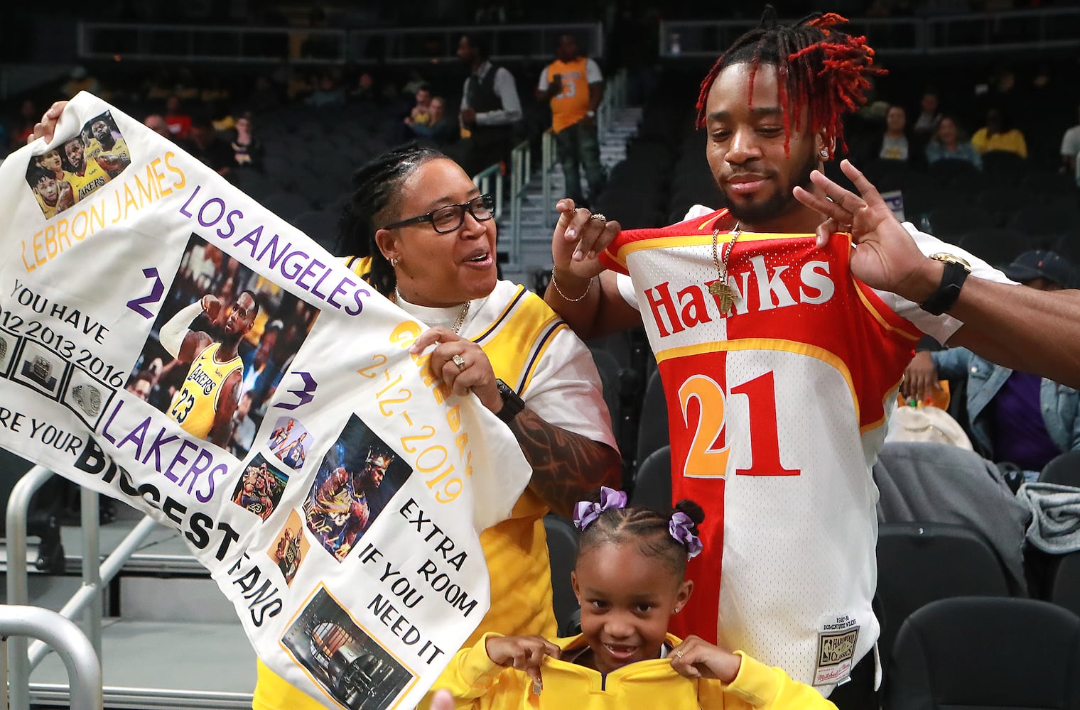 Photos: Hawks host LeBron James, Lakers