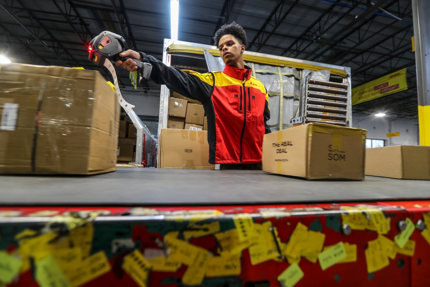 December 15, 2022 ATLANTA: Majeer Montague uses a smart scanner while sorting packages.  (John Spink / John.Spink@ajc.com)

