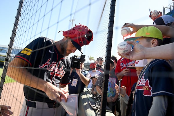 Braves pitcher Chris Sale found a fun way to free up his glove hand.