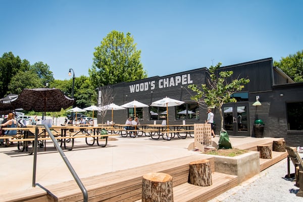 Wood's Chapel BBQ exterior and patio. Photo credit- Mia Yakel.