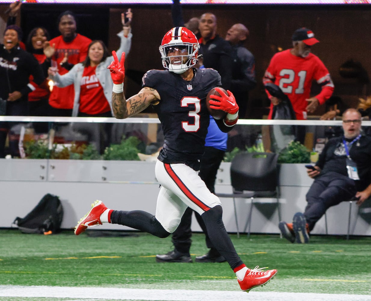 Atlanta Falcons safety Jessie Bates III scored a touchdown after intercepting a New Orleans Saints pass during the first half of a NFL football game between against the New Orleans Saints in Atlanta on Sunday, Nov. 26, 2023.   (Bob Andres for the Atlanta Journal Constitution)